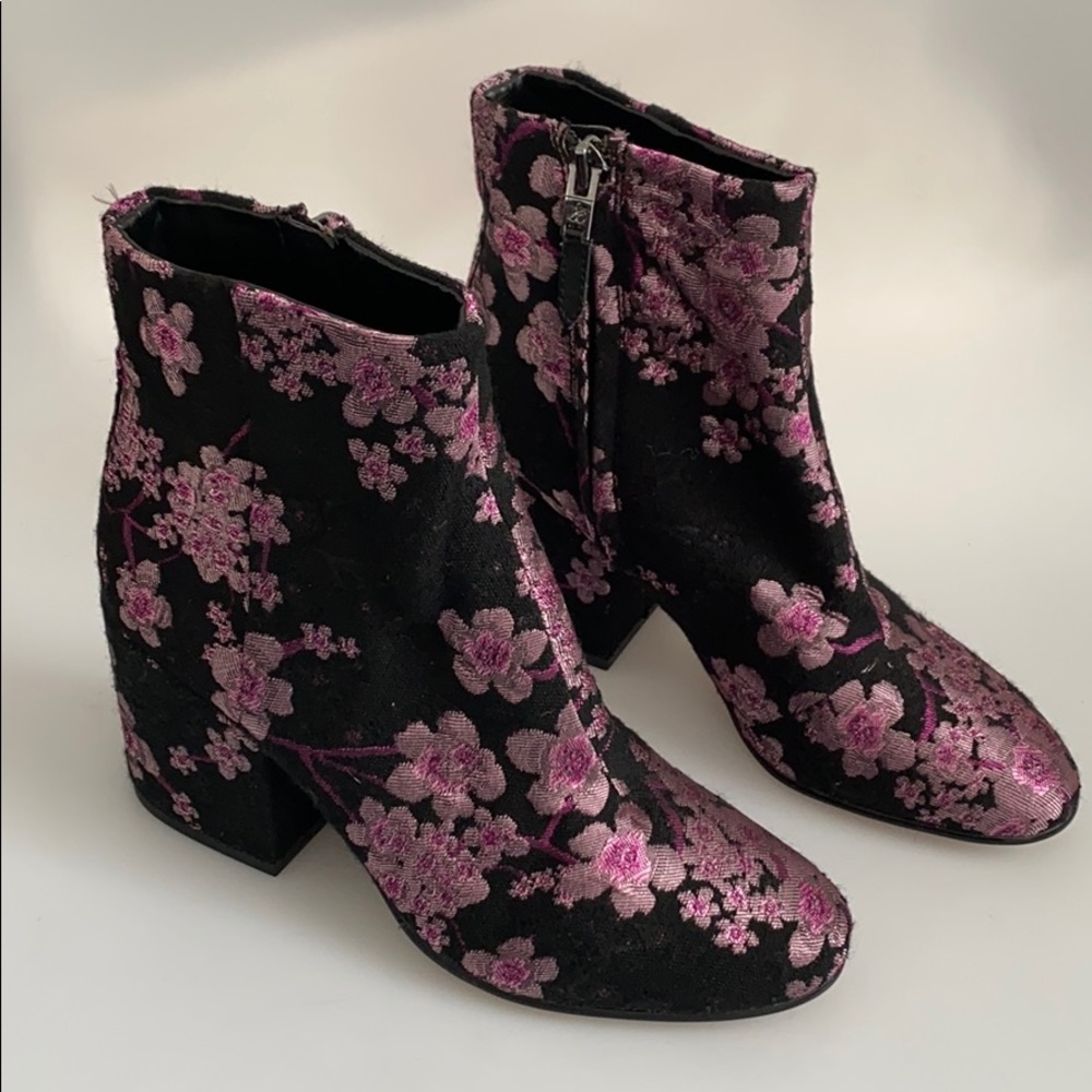 Sam Edelman TAYE floral embroidered block boot 6M